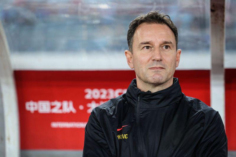 米兰体育官网-球队教练组展现出色指导能力