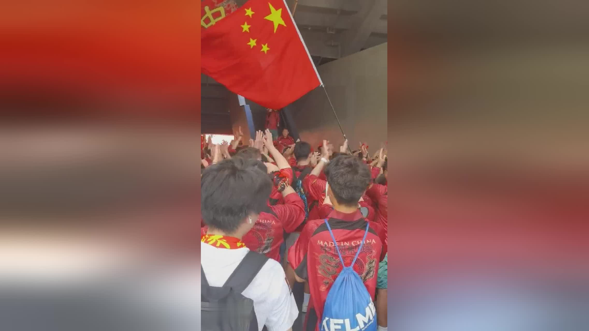 米兰体育网页版-喜怒哀乐!球迷们情绪激动不已