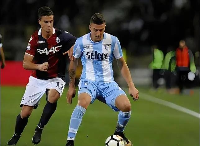 米兰体育登录入口-拉齐奥前锋制造乌龙球，球队险胜对手的简单介绍