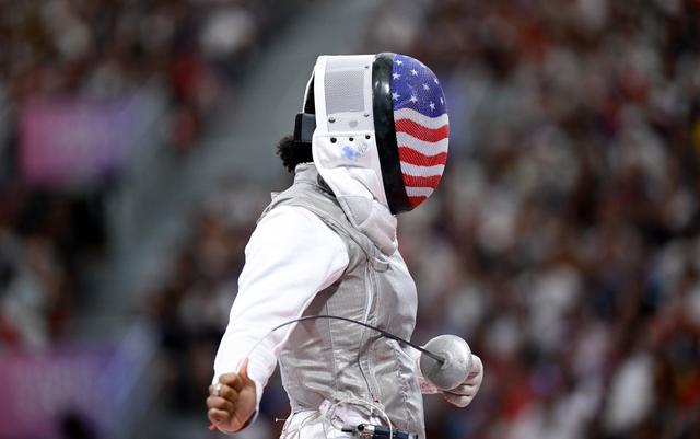 米兰体育亚洲官网-法国击剑选手在决赛中夺得金牌